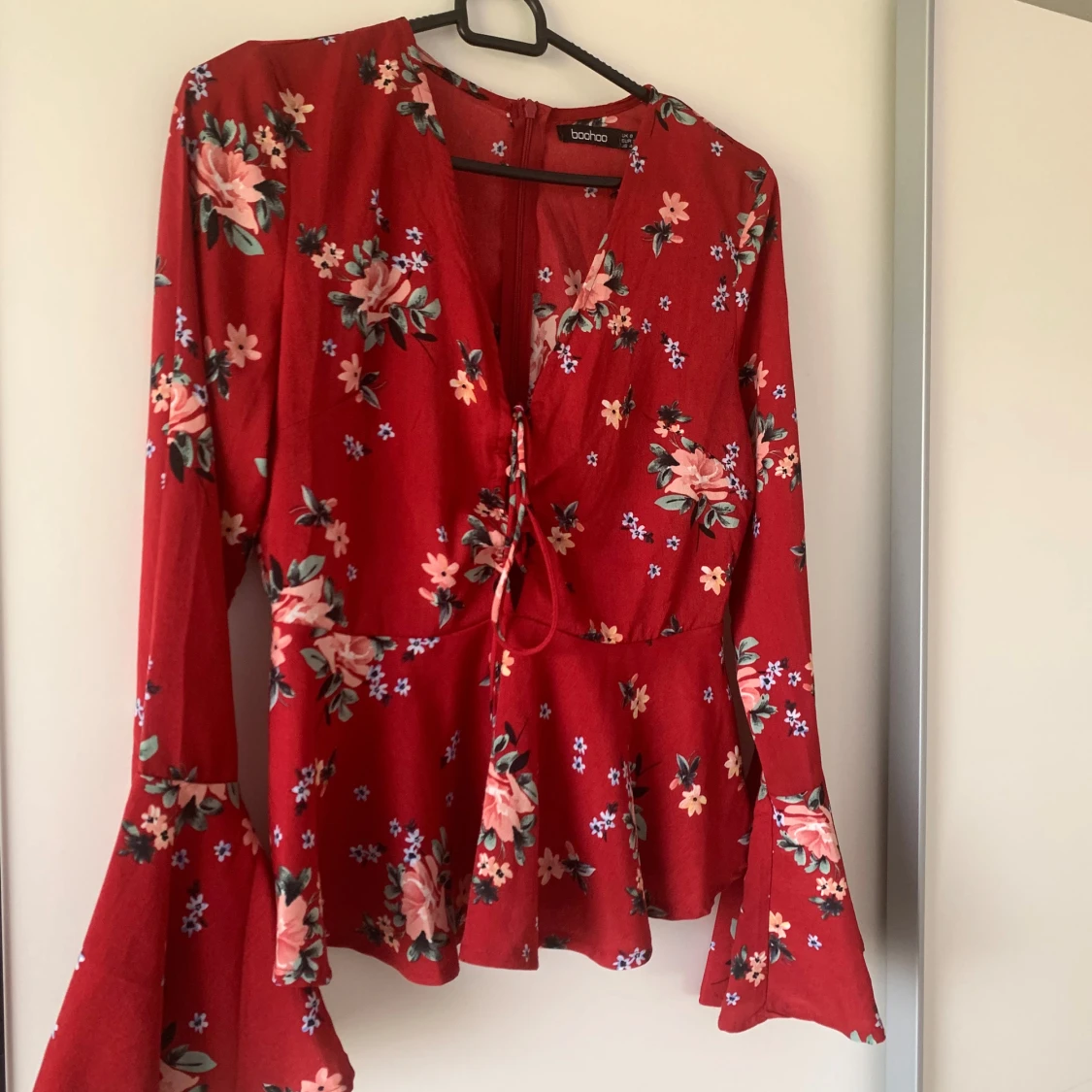 Röd blommig blus - 1