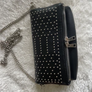 Väska - Jättesnygg clutch-väska från Even&Odd. Den är köpt på Zalando men likar Zadig väskan. 💞