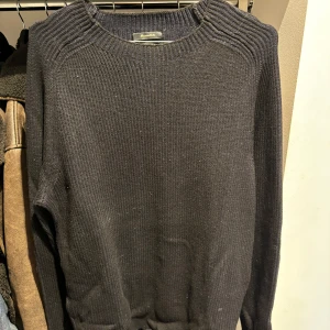 Massimo dutti tröja - Helt oanvänd tröja från Massimo dutti i storleken M. Säljer då den aldrig kommit till användning. 