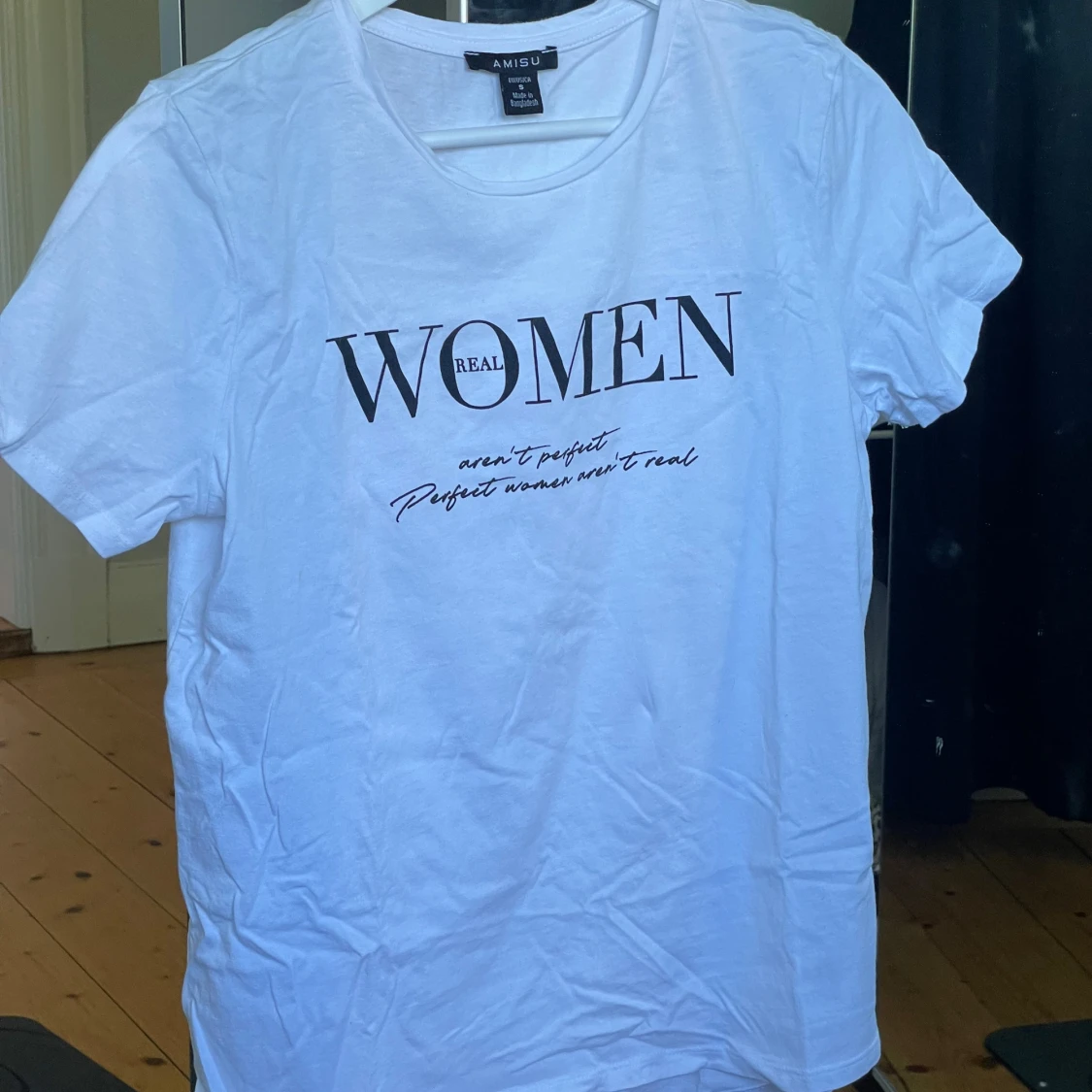 Vit t-shirt med texttryck  - 1