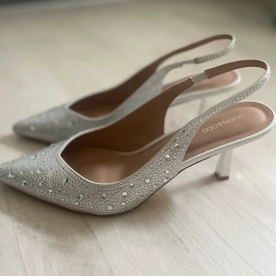 Silverfärgade pumps  - 1