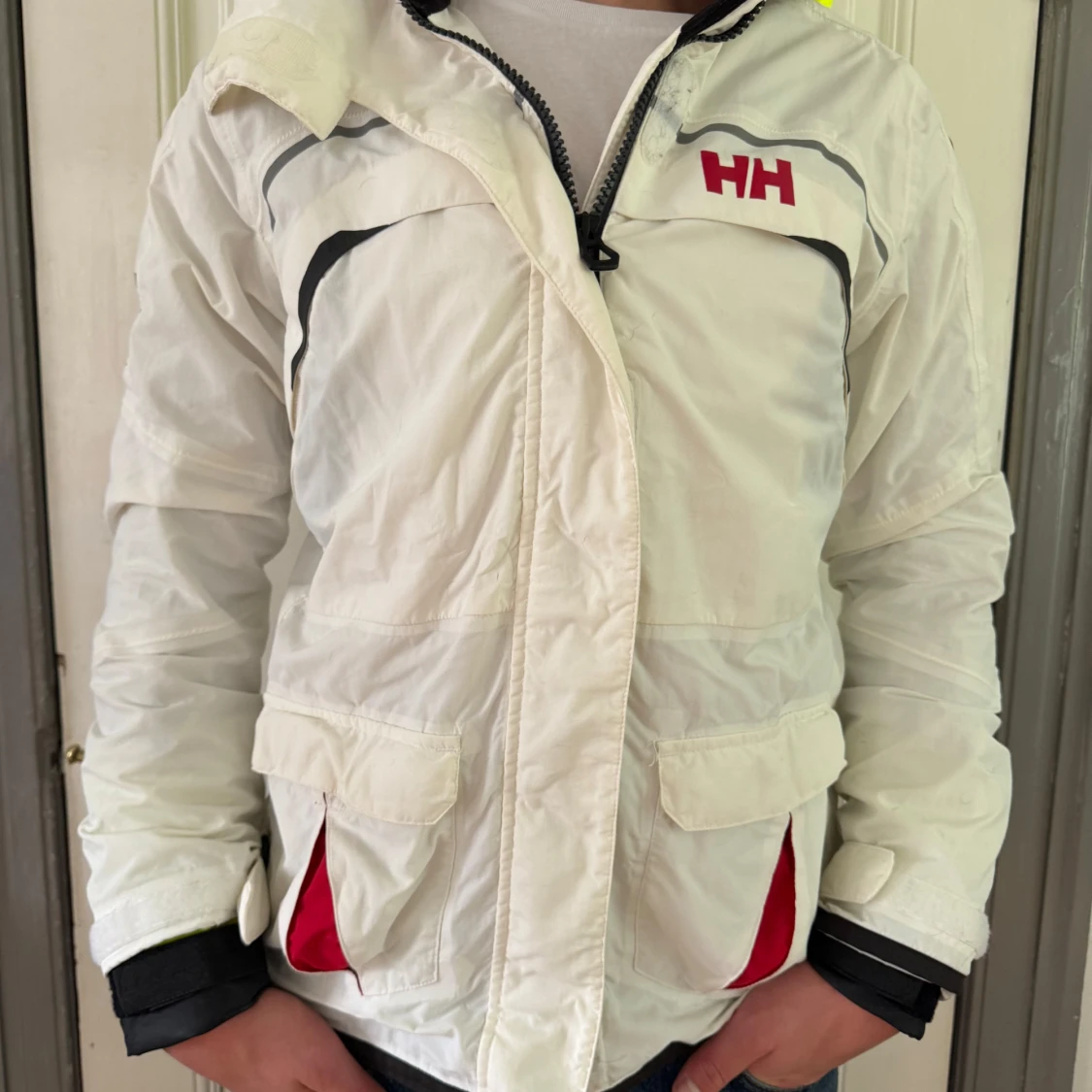 Vit Helly Hansen jacka