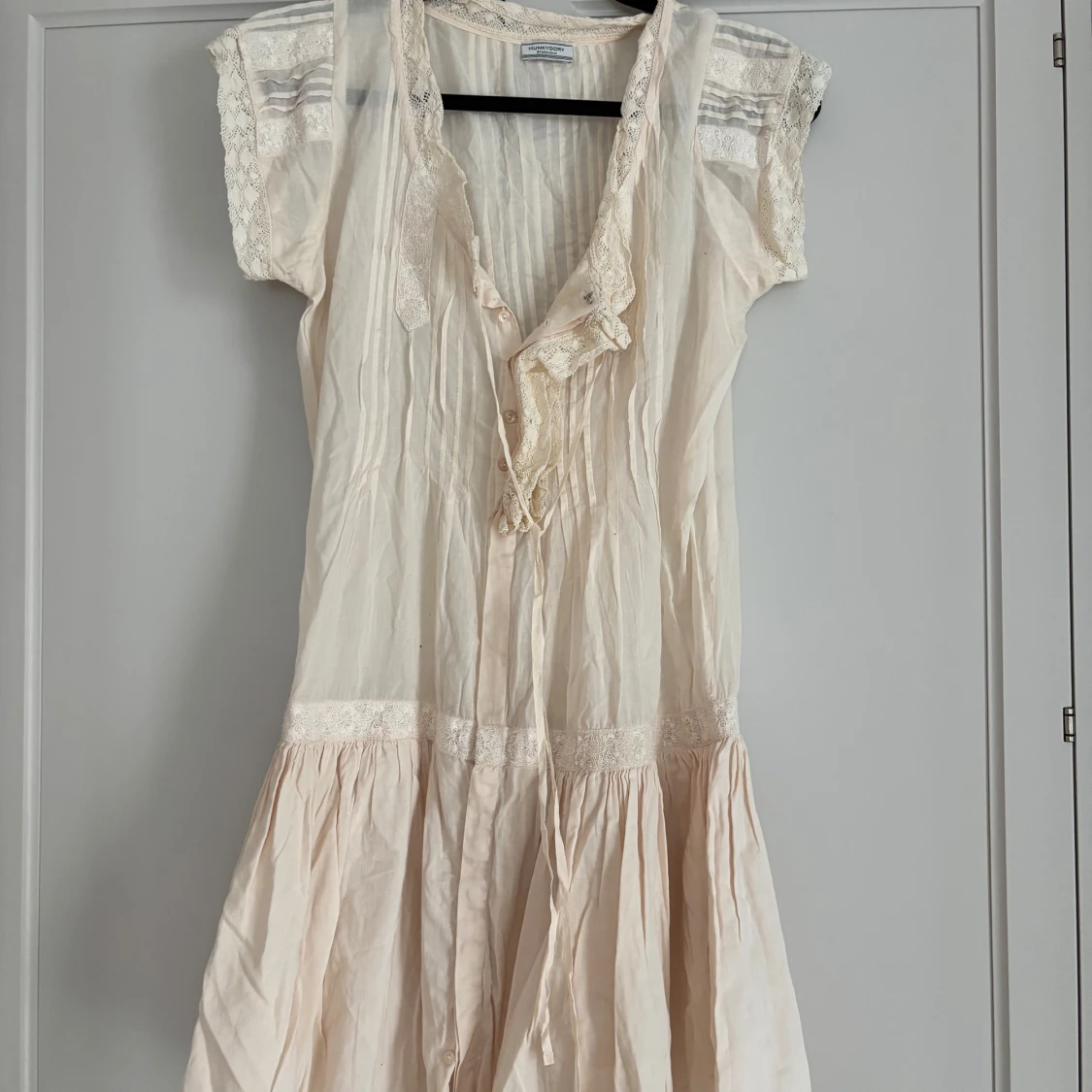 Romantisk kortklänning från Hunkydory - 1