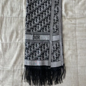 Halsduk - Helt ny, Jättefin halsduk. 