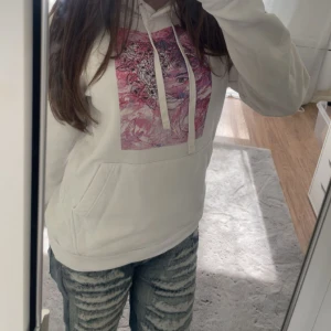 The cool elephant - Säljer hoodie då den inte kommer till användning, skriv för frågor