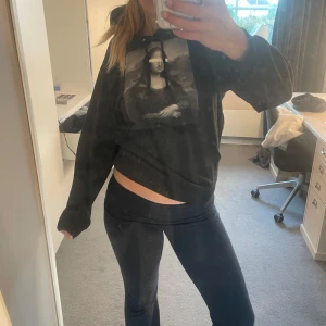 The cool elephant hoodie - Säljer en skit snygg The cool elephant hoodie.Pris går att diskutera💕