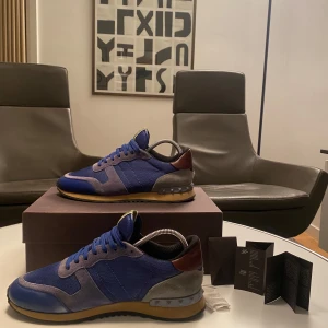 Valentino rockrunner  - Haft de ett tag slitna i hälen. Skriv om du vill se bilder på de