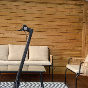 Elscooter - Xiaomi el scooter som kör i 25kmh/h den funkar perfekt, 250 watt, haft den i nästan ett år, jättebra skick, nytt framdäck. Kommer med laddare.  Kontakt: 0733997500