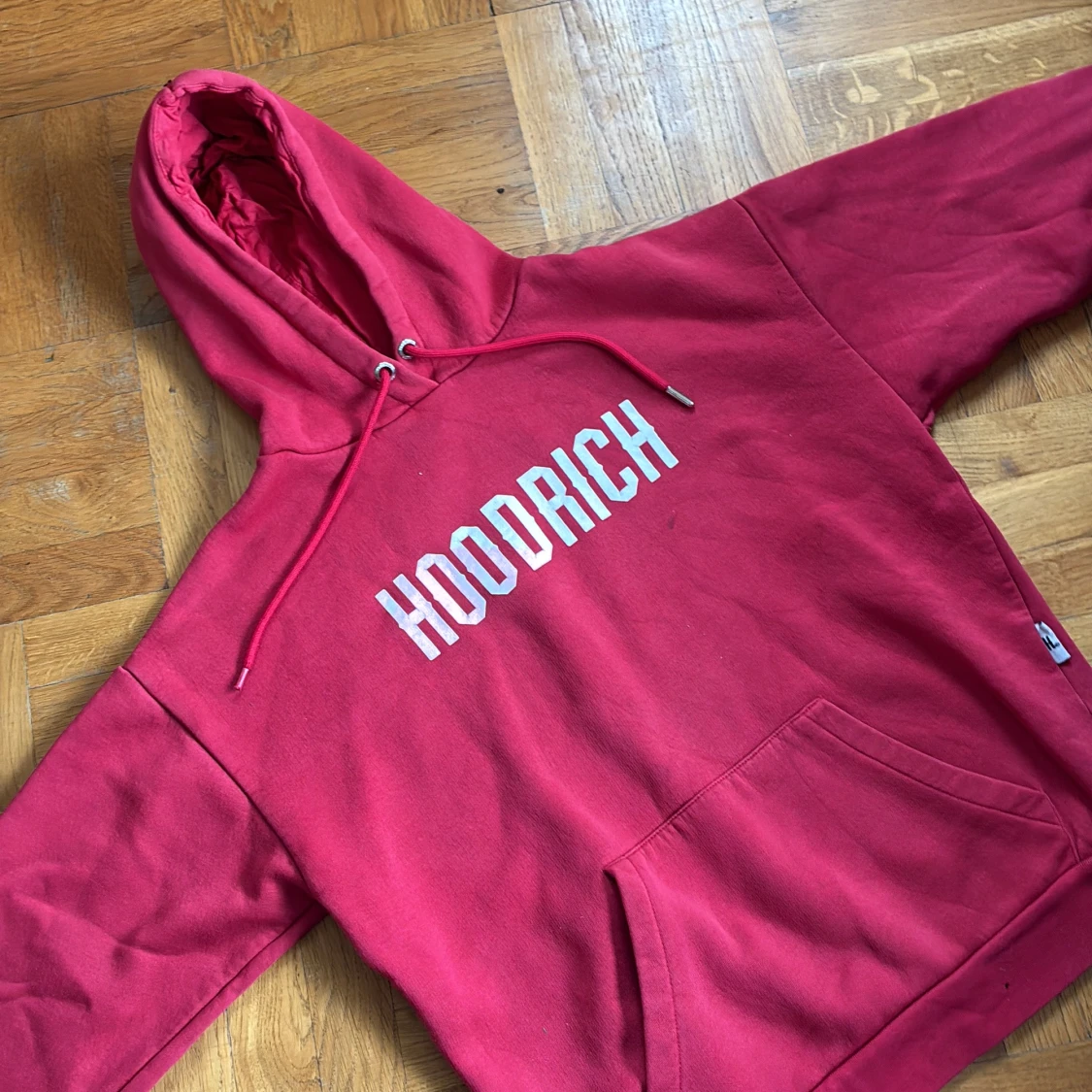 Röd hoodie från Hoodrich - 2