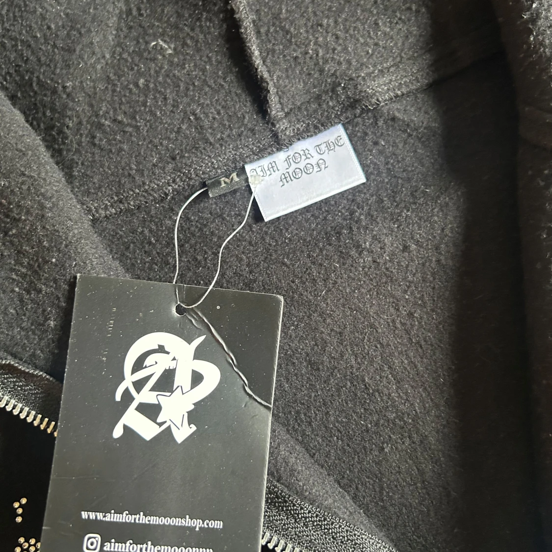 Svart hoodie från Aim For The Moon - 1