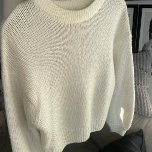 Chunky stickad tröja - Superfin chunky stickad tröja från NA-KD, perfekt till sena sommarkvällar! 🥰