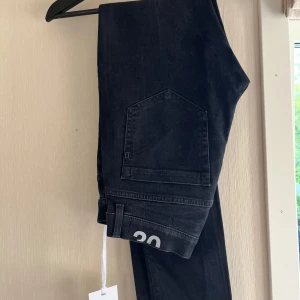 Dondup George jeans  - Schyssta 