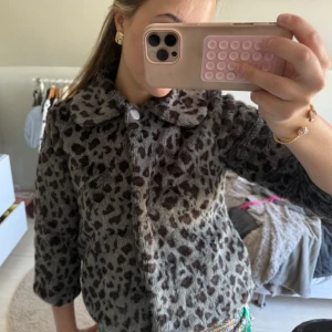 Leopard kofta - Så fin och gosig!!