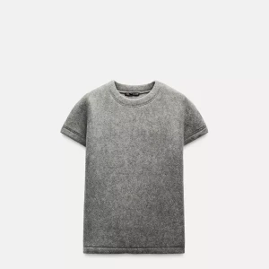 Grå stickad topp från Zara - Grå stickad tröja från Zara. Hör av er vid frågor eller för fler bilder