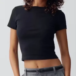 Basic tröjor - Två basic croppade t-shirts från gina, använda fåtal gånger!💕