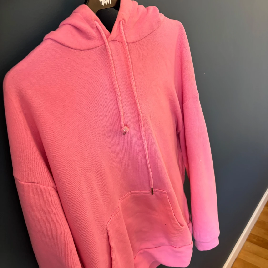 Rosa hoodie med huva och magficka