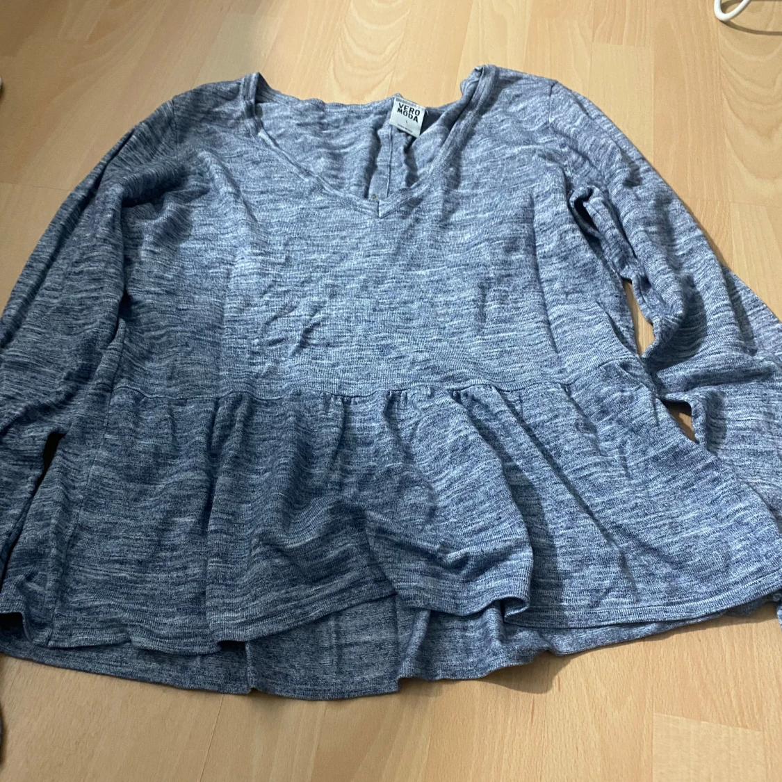 Grå långärmad topp från Vero Moda - 1