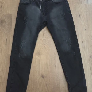 Dsquared 2 jeans - Tjenare säljer ett par dsquared2 Jeans Zlatan Ibrahimović edition.  Size 32