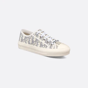 Dior dam - Använda men fortfarande i bra skick. En tidigare ägare o säljer för att de inte kom till någon användning efter ja köpte dem. Skicket är likt som på bild men såklart fortfarande tecken på användning men vill du ha fler bilder på dem är de bara o hojta