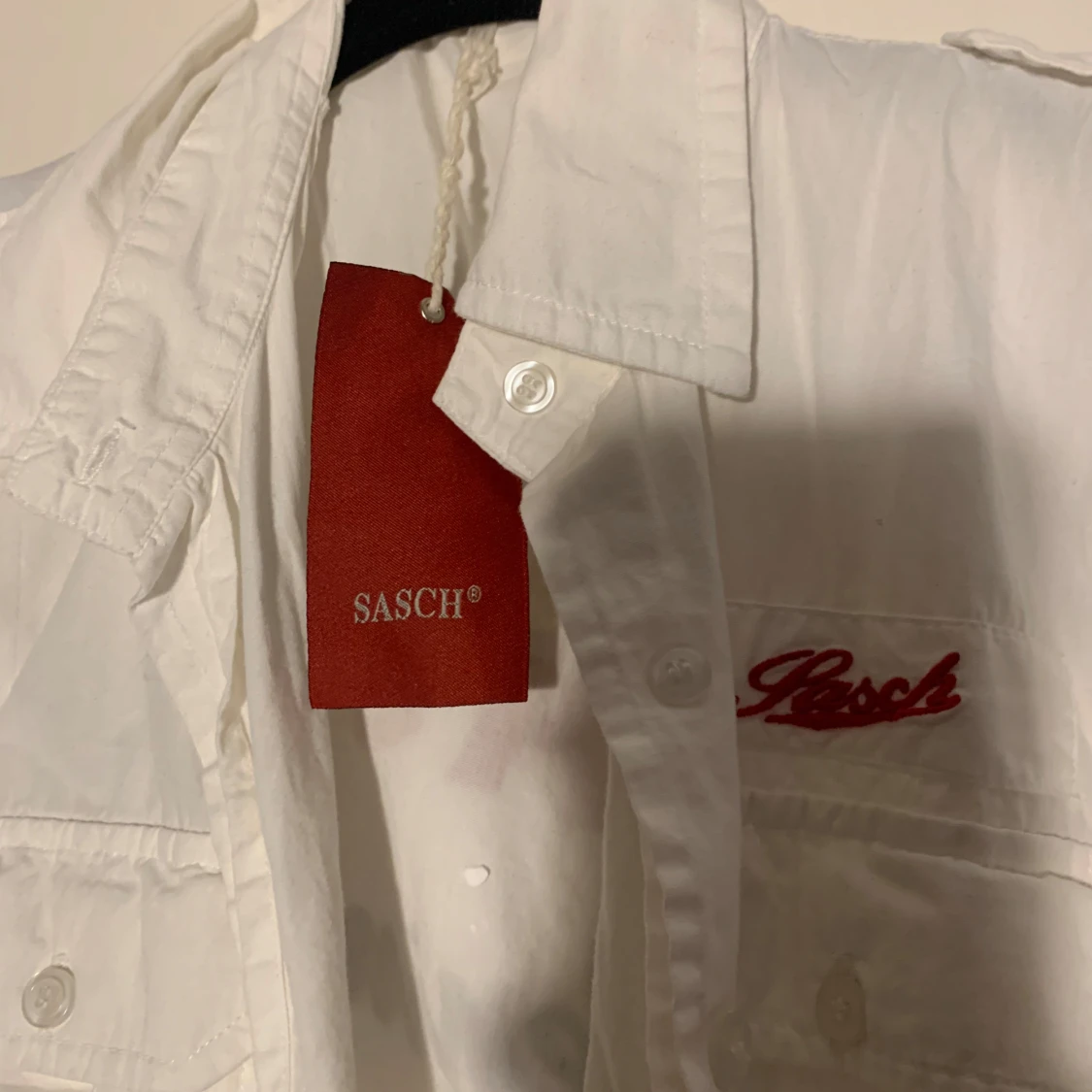 Vit skjorta från Sasch med broderi