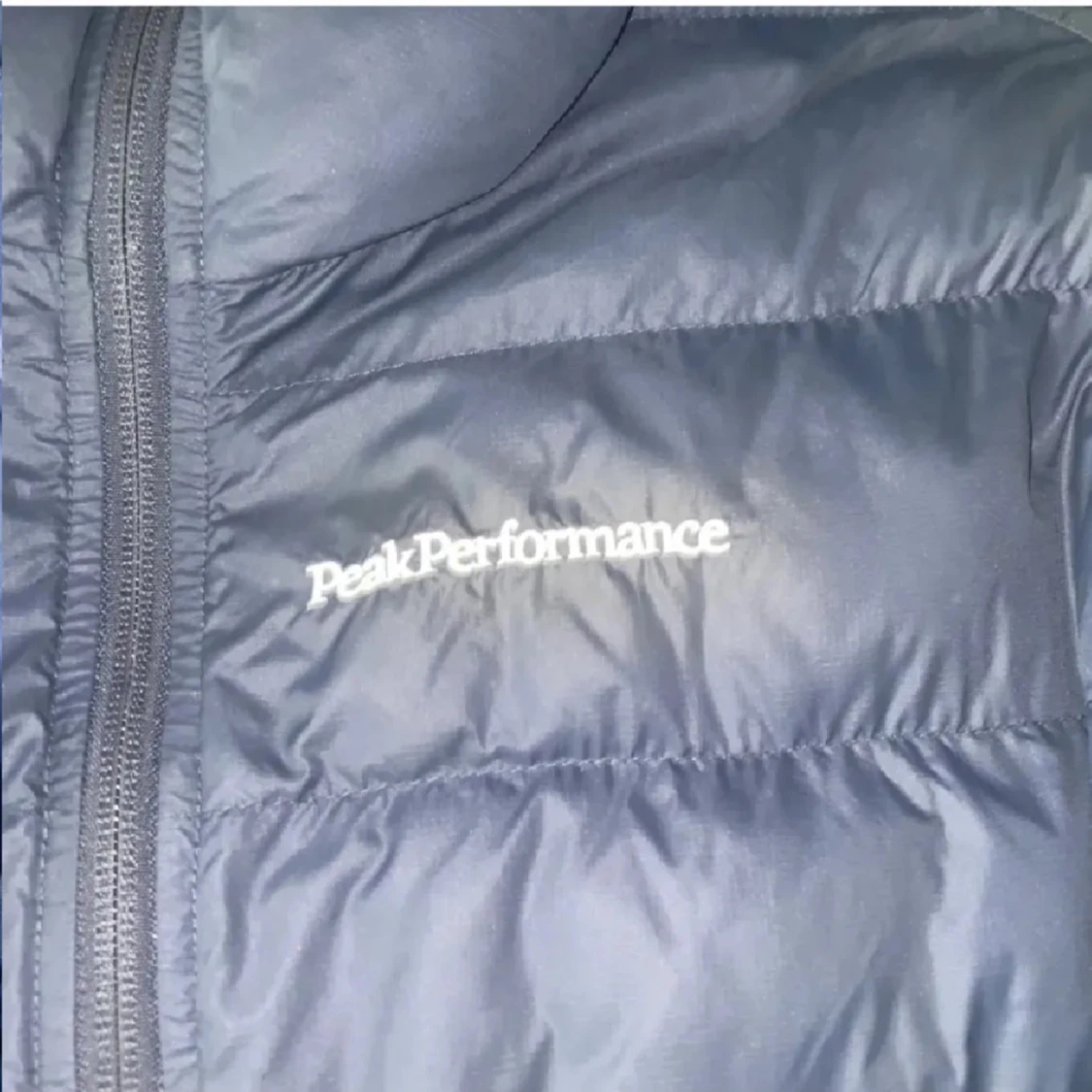 Blå dunjacka från Peak Performance