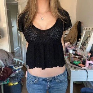 Stradivarius topp - Så fin stradivarius topp i stickat material i ett fint mönster! Perfekt till sommaren. Stor strl L men passar mer Xs/S