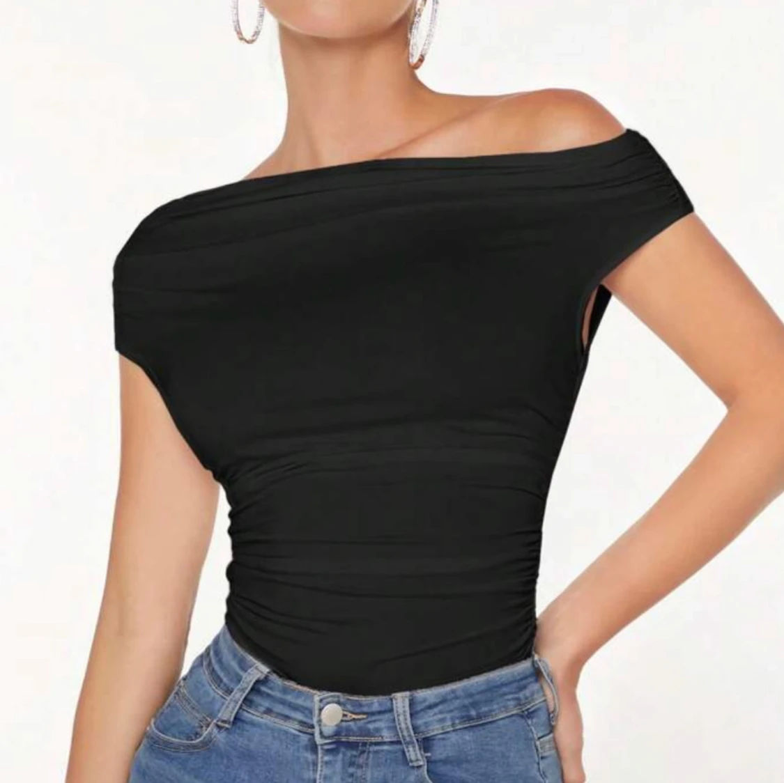 Svart offshoulder topp