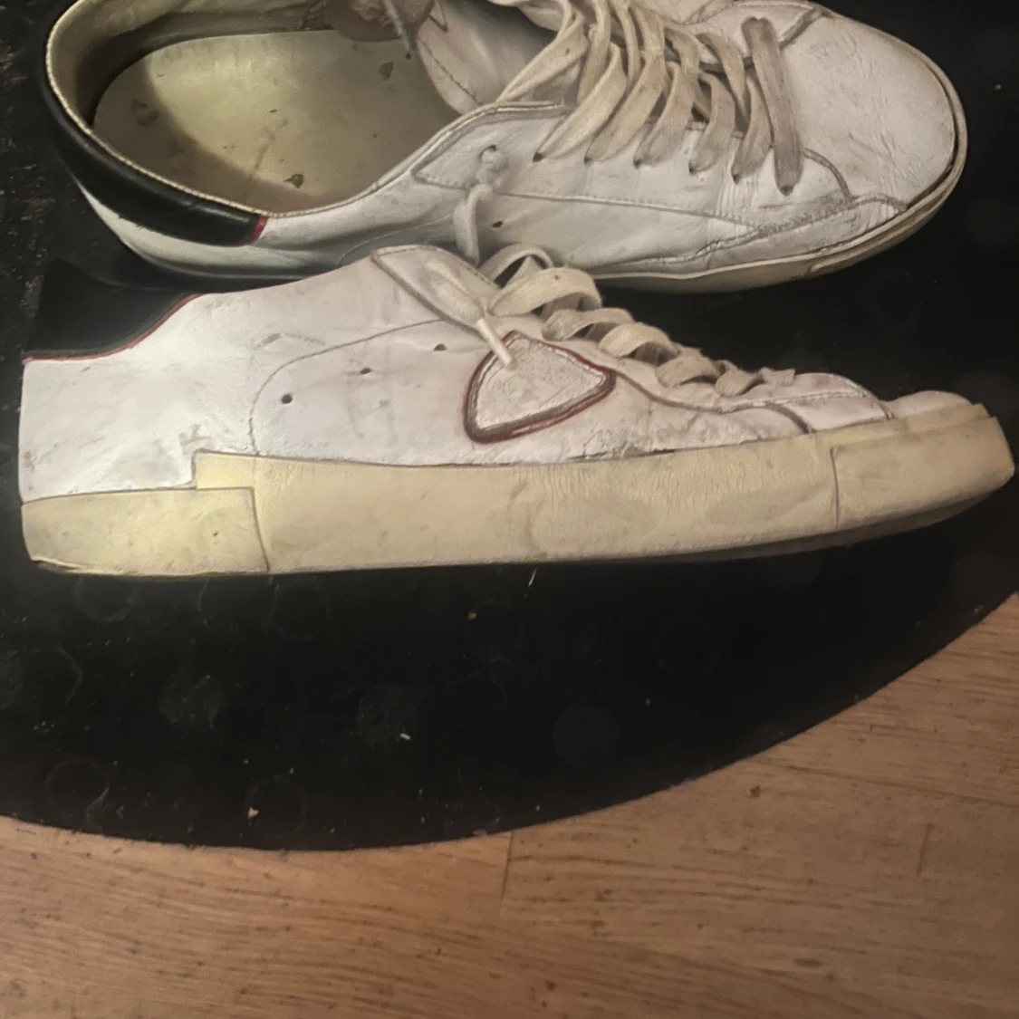 Vita sneakers från Philippe Model - 2