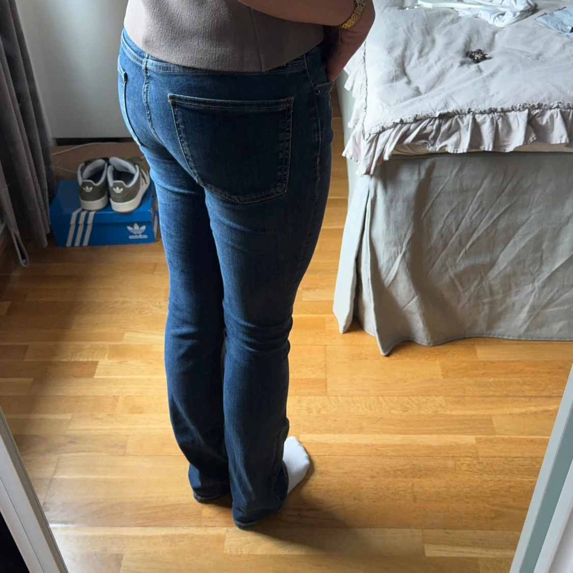 Blå bootcut jeans från Zara - 2