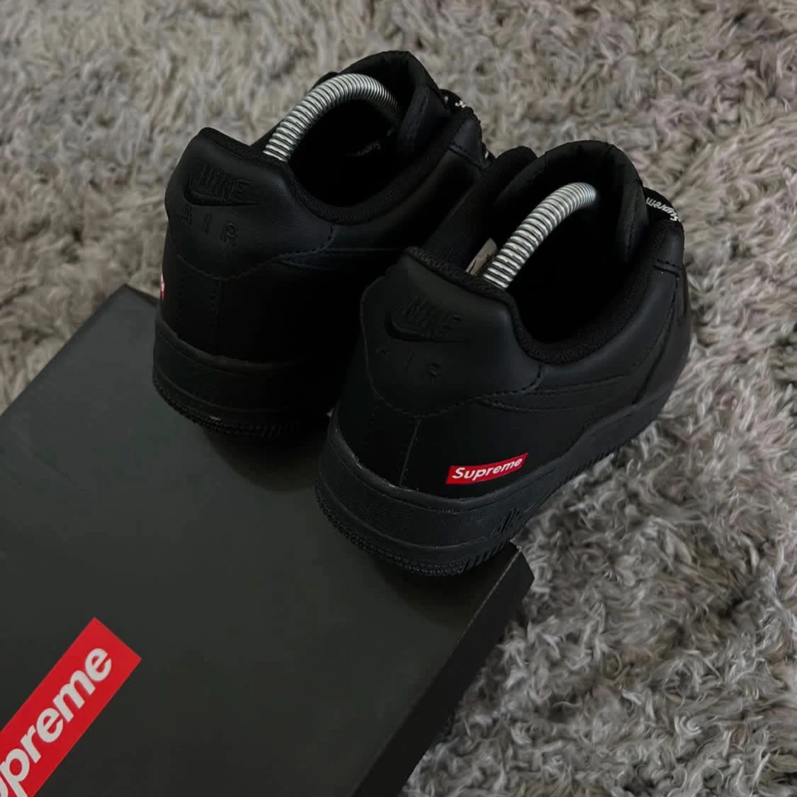 Supreme svarta sneakers - 3