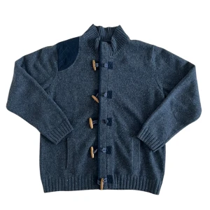 Stickad cardigan  - Fet stickad cardigan, perfekt till kallare väder, priset kan såklart diskuteras! 