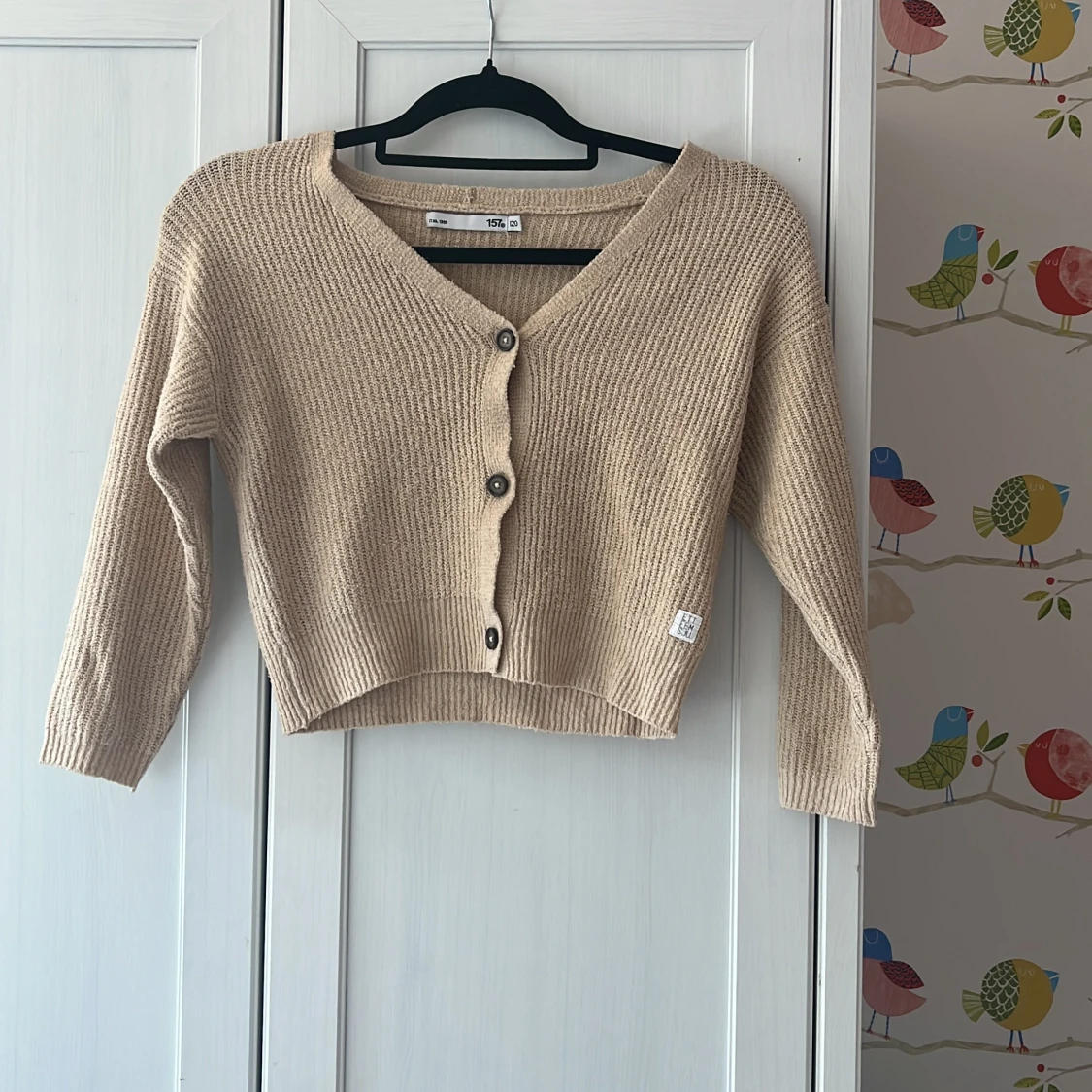 Beige stickad kofta från 157