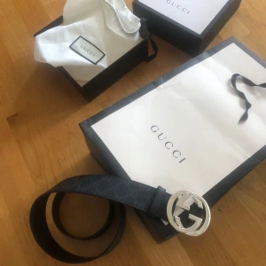 Svart Gucci bälte - Svart Gucci bälte (äkta) köpt för 4800, säljer för 2400 snabb affär, kvitto finns 