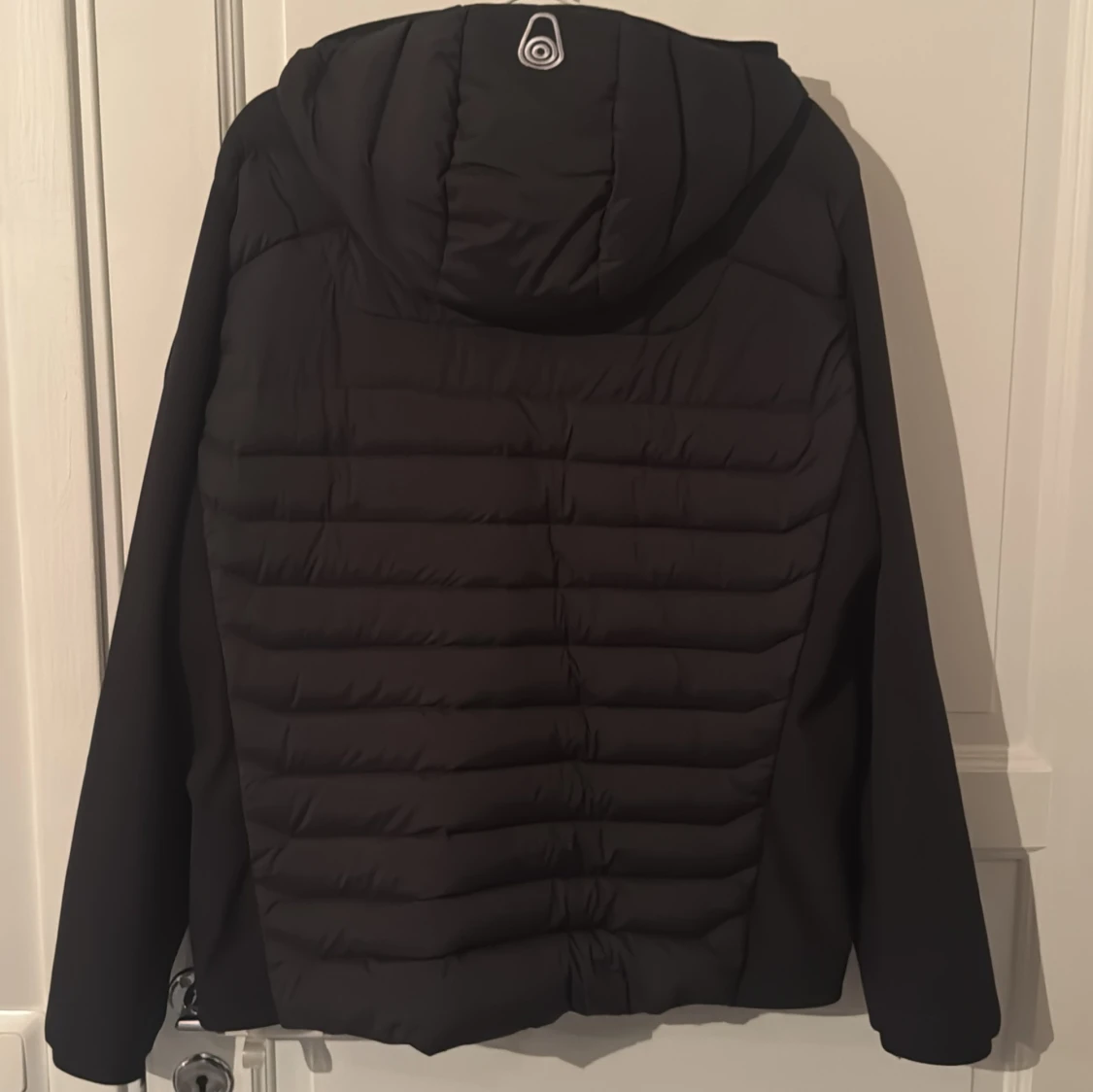 Svart Hybridjacja från Sail Racing - 1