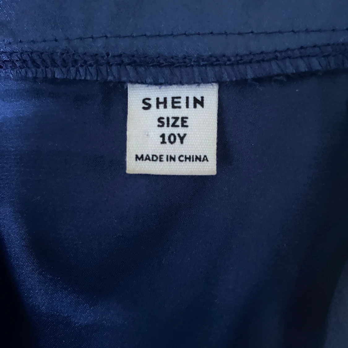 Mörkblå satinlik pjamas tröja från SHEIN - 1