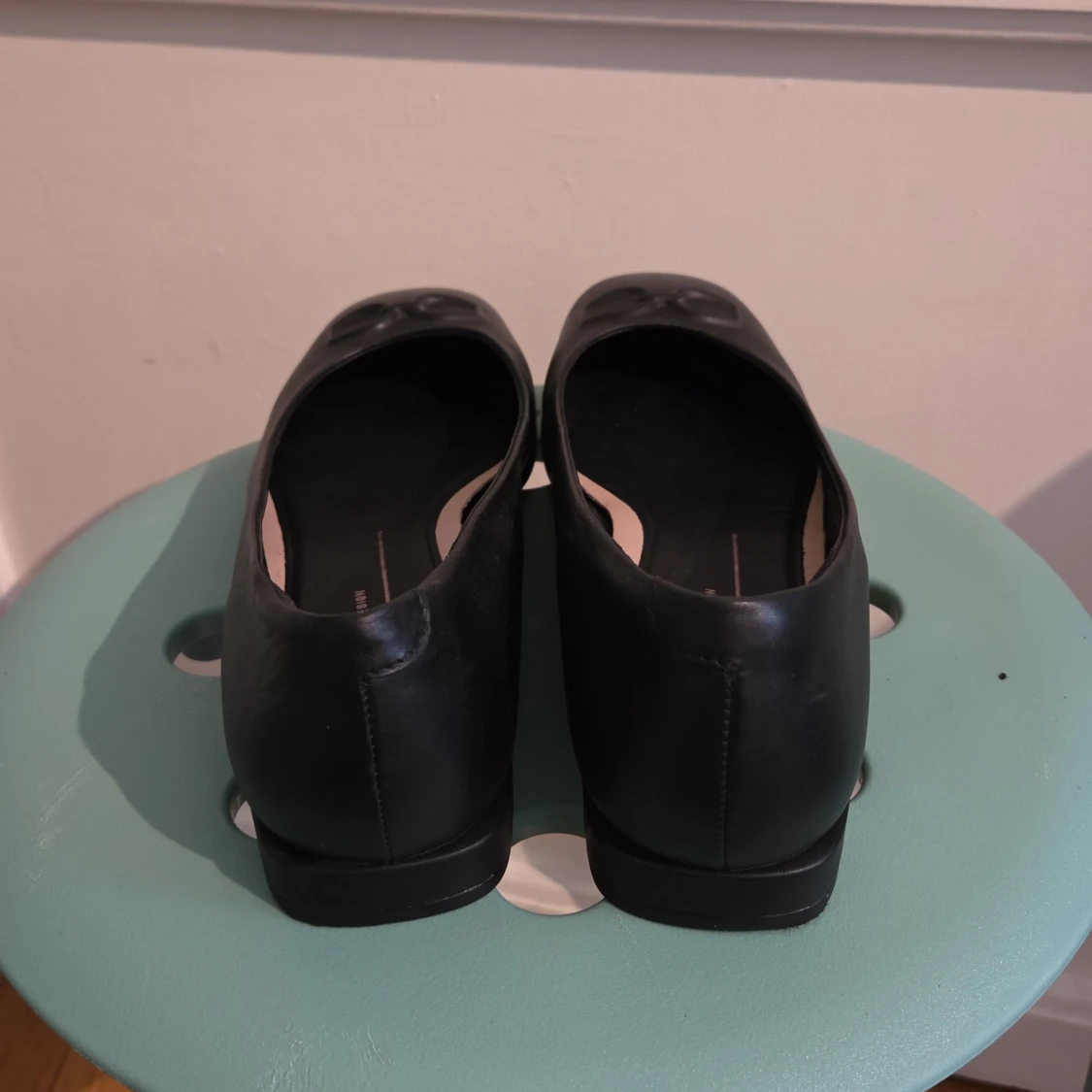 Svarta ECCO ballerinaskor i skinn - 1