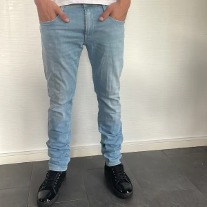  Replay ANBASS jeans 34/34 - Replay ANBASS jeans| pris:499kr|storlek: 34/34|skick:9,8/10| Hör av dig vid minsta lilla fundering eller fråga 