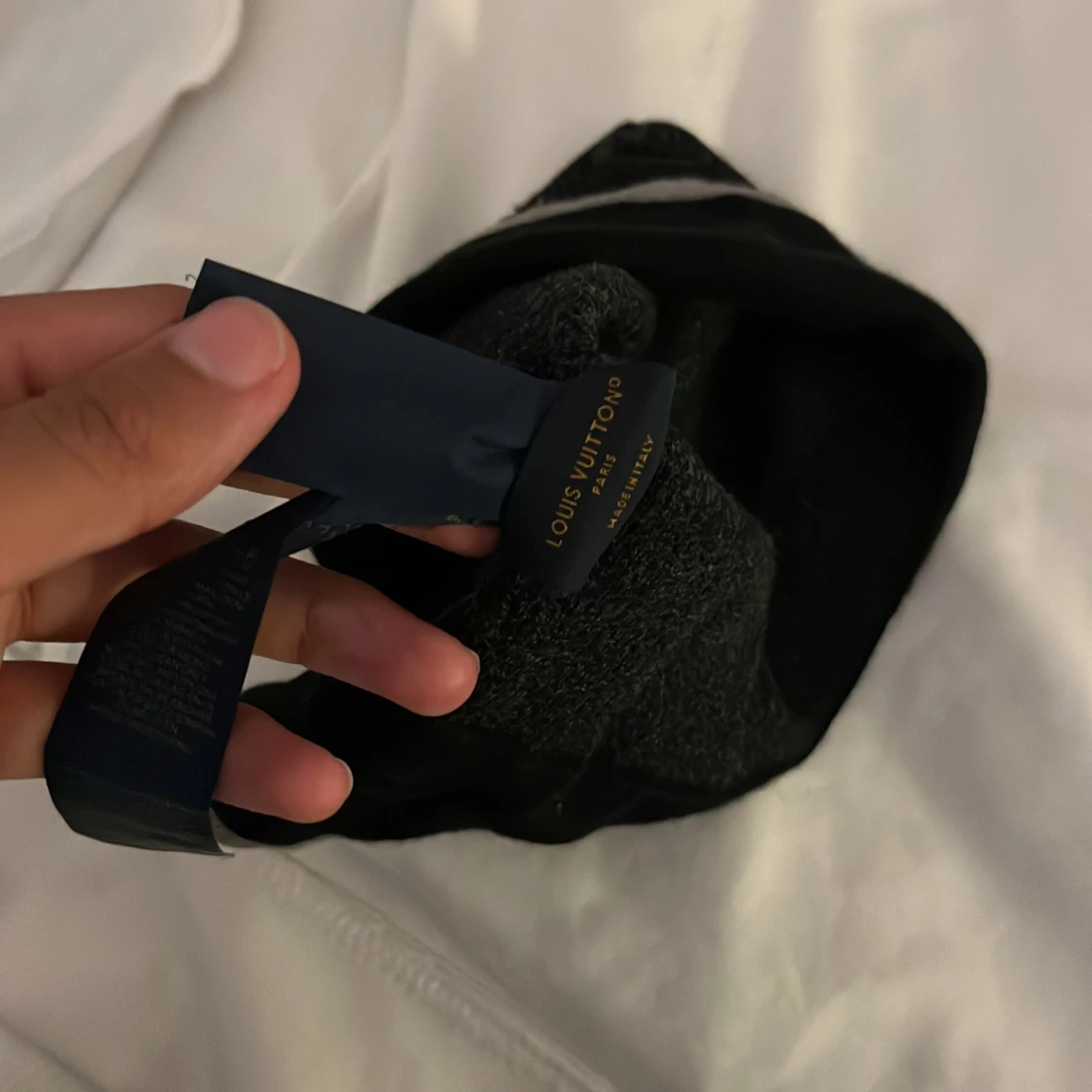 Svart Louis Vuitton mössa med logga - 1