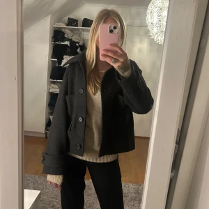 Grå kappa - Grå kappa som kommer ifrån Kappahl och är i storlek xs