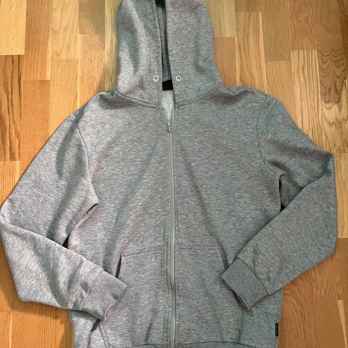 Grå hoodie från Only & Sons