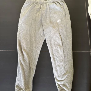 Nike mjukisbyxor  - Nike mjukisbyxor i storlek M. 9/10 skick.