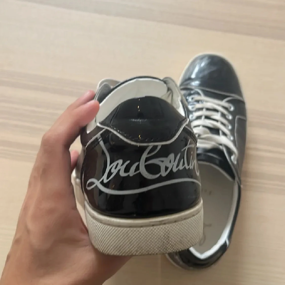 Svarta sneakers med gläns - 1