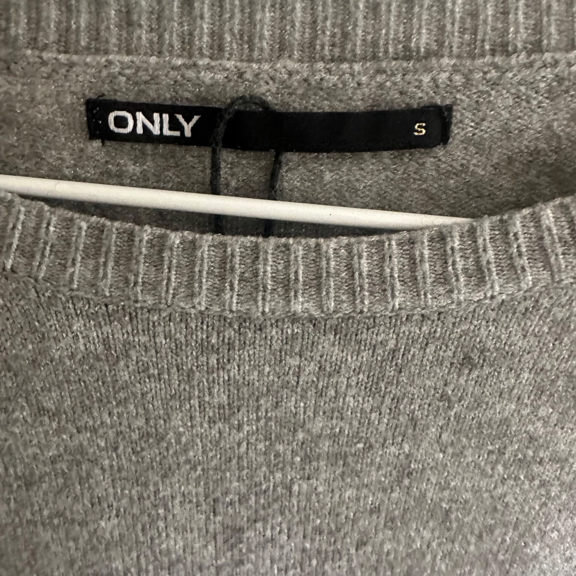 Grå stickad tröja från ONLY - 2