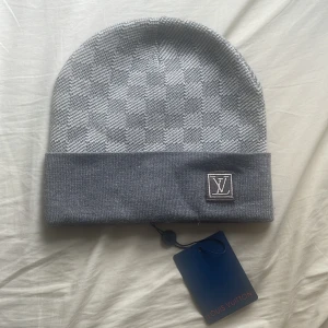 Rutig grå mössa - Helt ny med tags