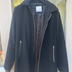 Samsoe jacka  - Samsoe Samsoe jacka i 100% ull och perfekt inför vintern. 3600kr nypris 