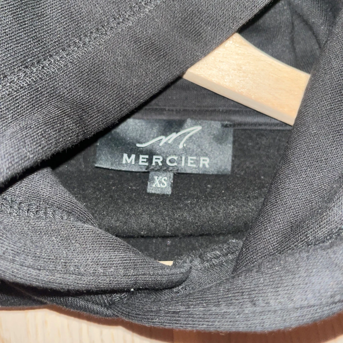 Svart hoodie bull från Mercier med patches - 2