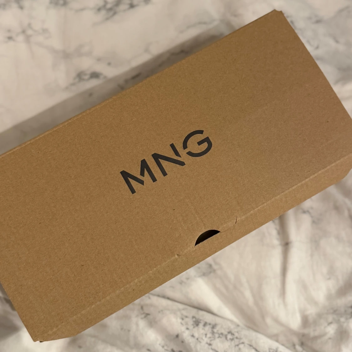 Svarta pumps med spetsig tå från MNG - 1