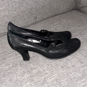 Tamaris pumps vintage - Skinnpumps från Tamaris storlek 39. Mycket fint skick