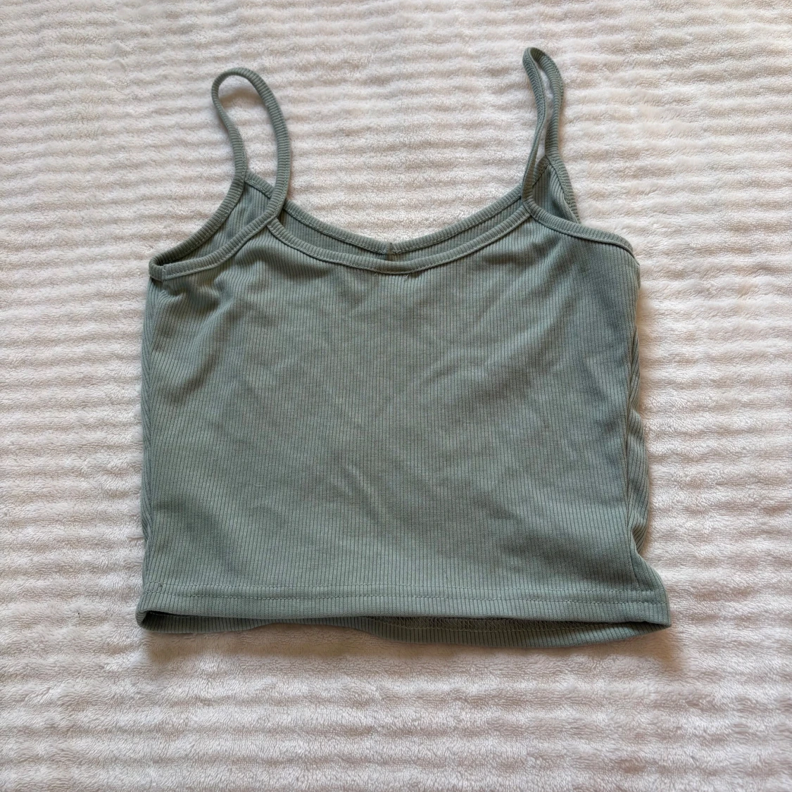 Ljusgrön ribbad linnetopp från SHEIN - 1