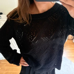Svart stickad tröja - Jätte fin tröja 